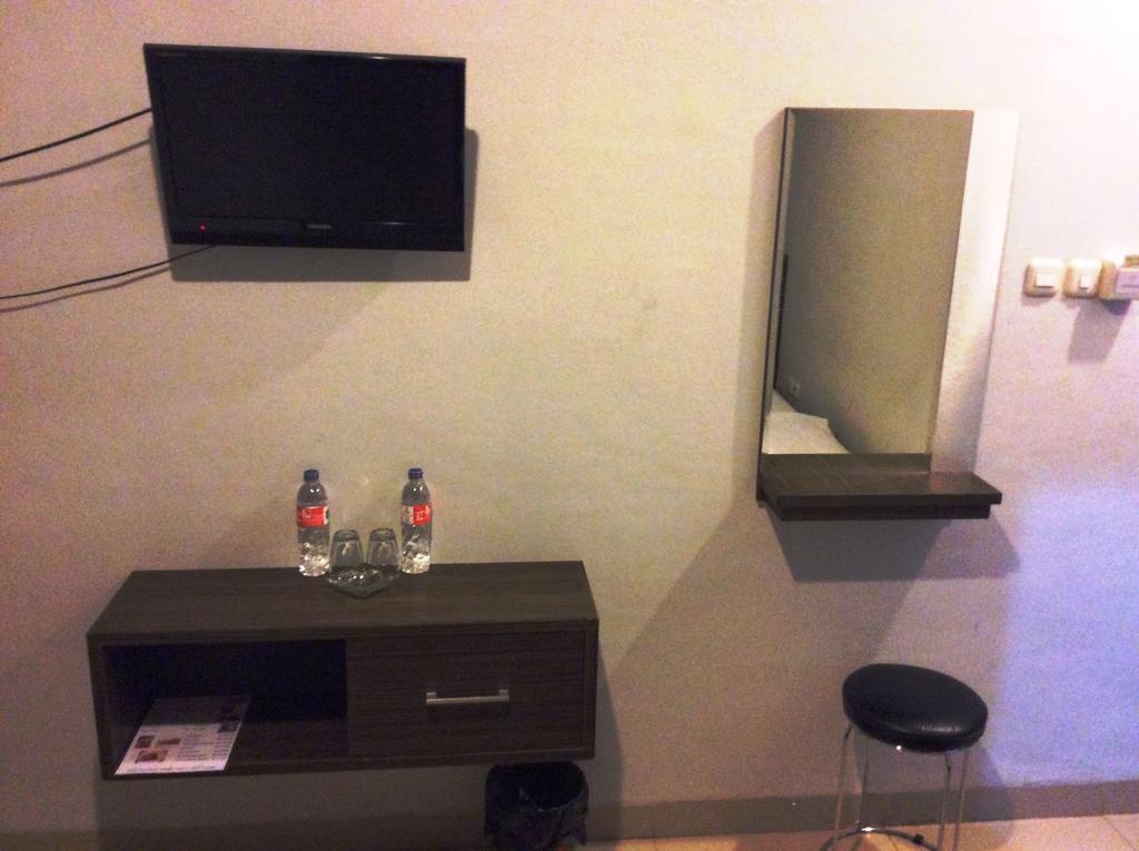 Hotel Diamond ماكاسار الغرفة الصورة
